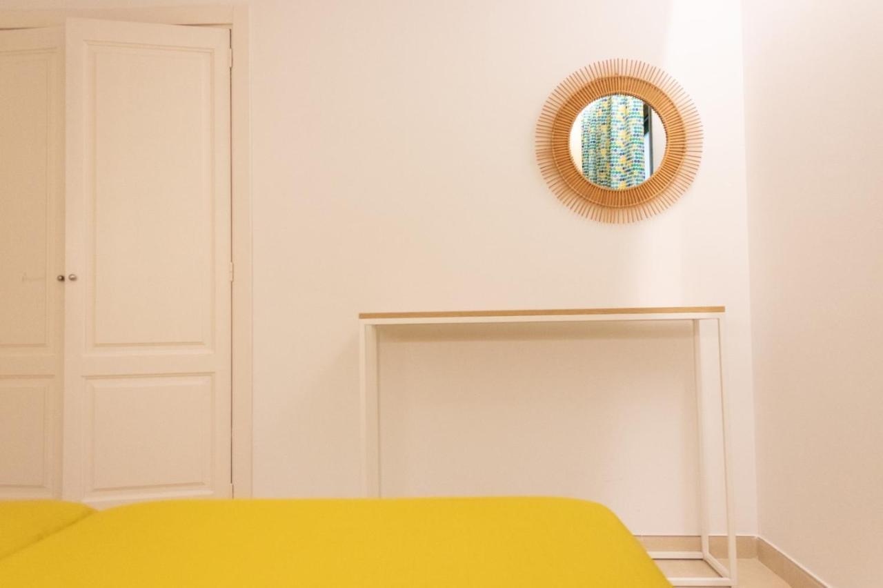 Aparthotel Boutique Poniente Playa Sant Antoni de Portmany Extérieur photo