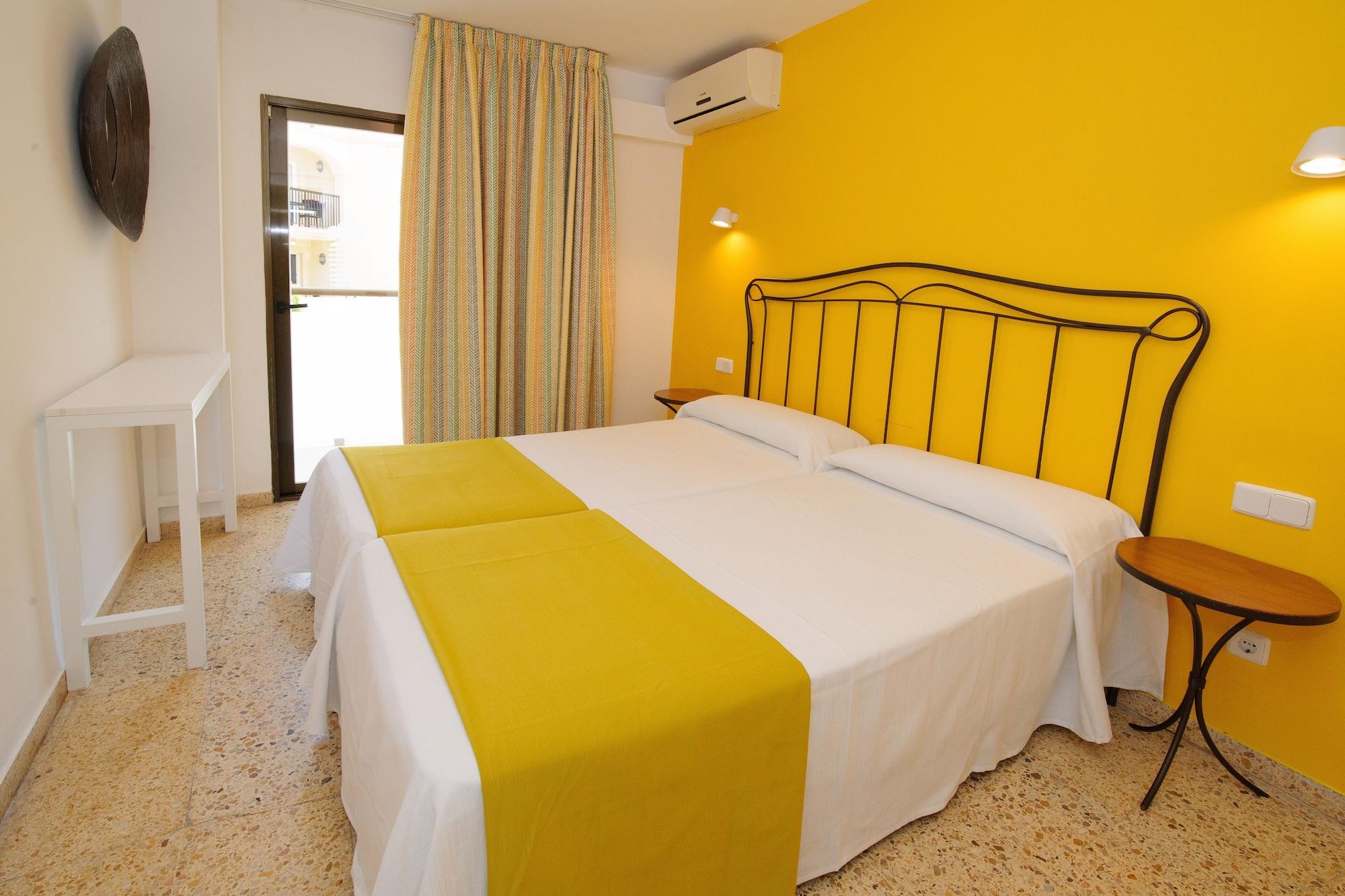 Aparthotel Boutique Poniente Playa Sant Antoni de Portmany Extérieur photo