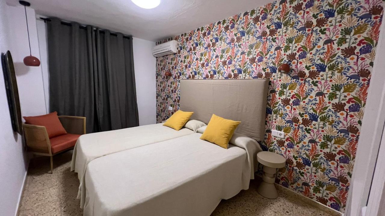 Aparthotel Boutique Poniente Playa Sant Antoni de Portmany Extérieur photo