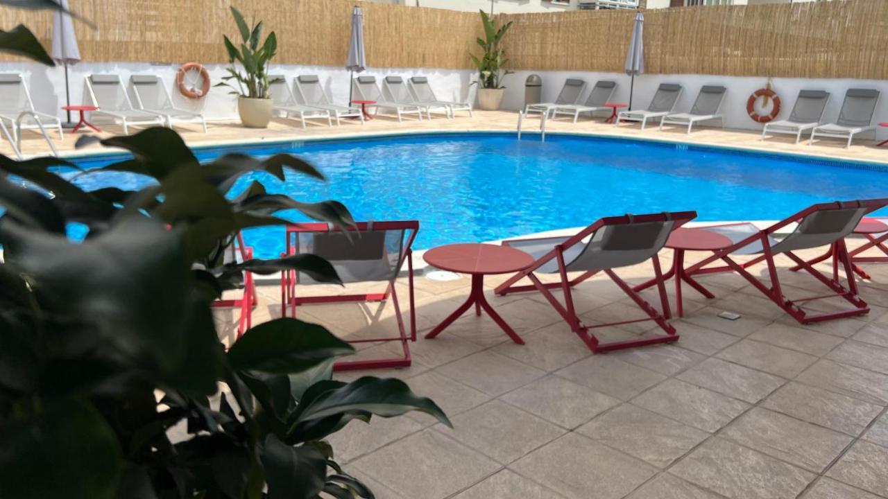 Aparthotel Boutique Poniente Playa Sant Antoni de Portmany Extérieur photo