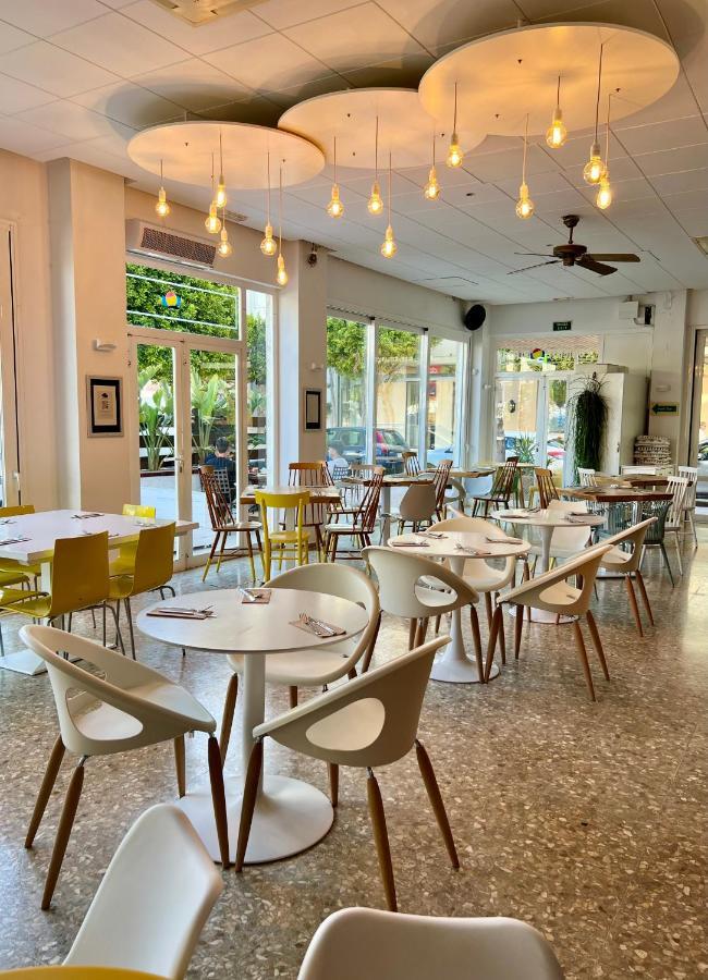 Aparthotel Boutique Poniente Playa Sant Antoni de Portmany Extérieur photo
