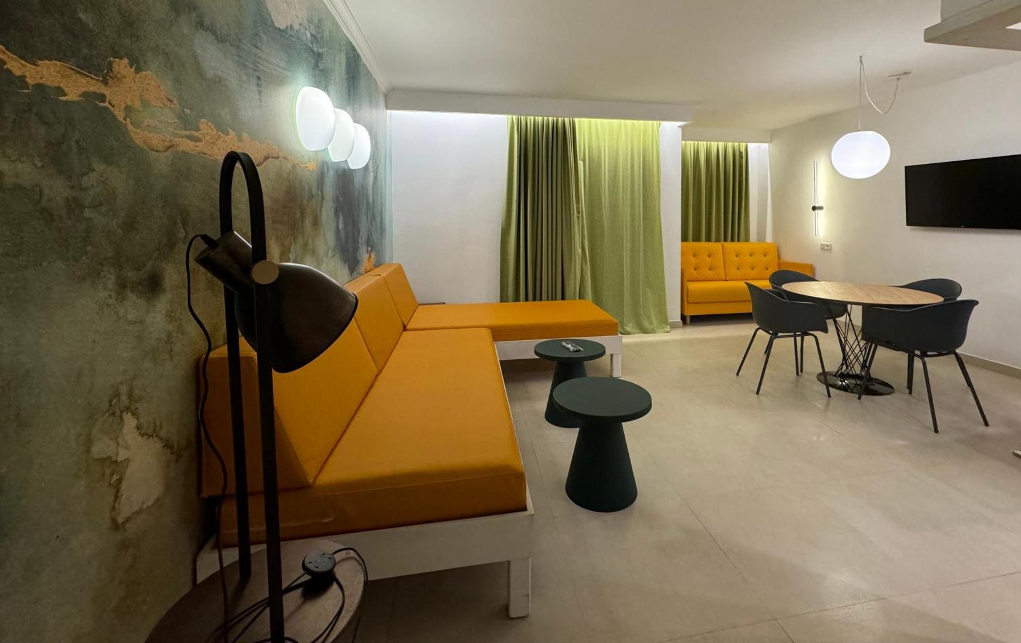Aparthotel Boutique Poniente Playa Sant Antoni de Portmany Extérieur photo