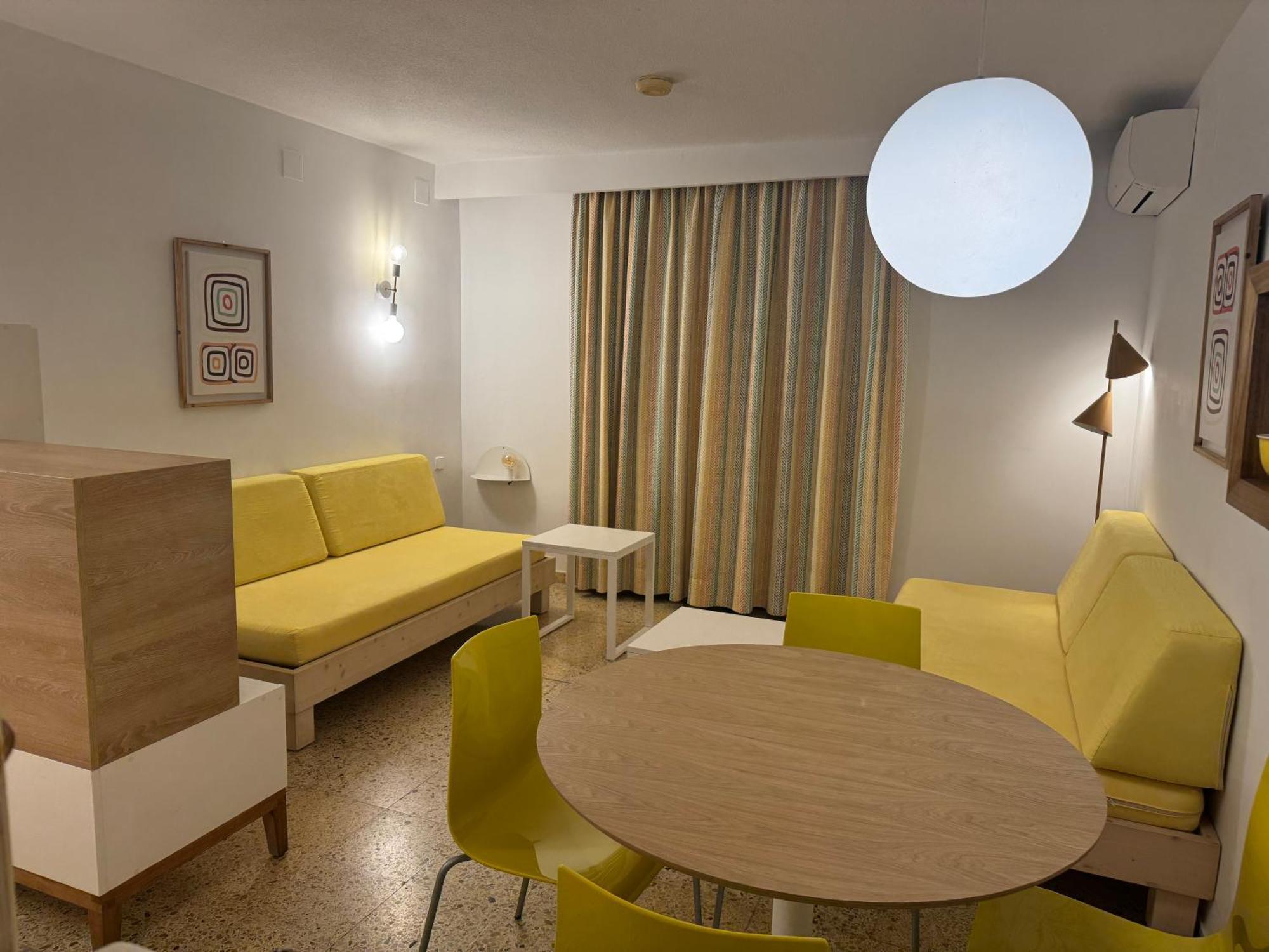 Aparthotel Boutique Poniente Playa Sant Antoni de Portmany Extérieur photo