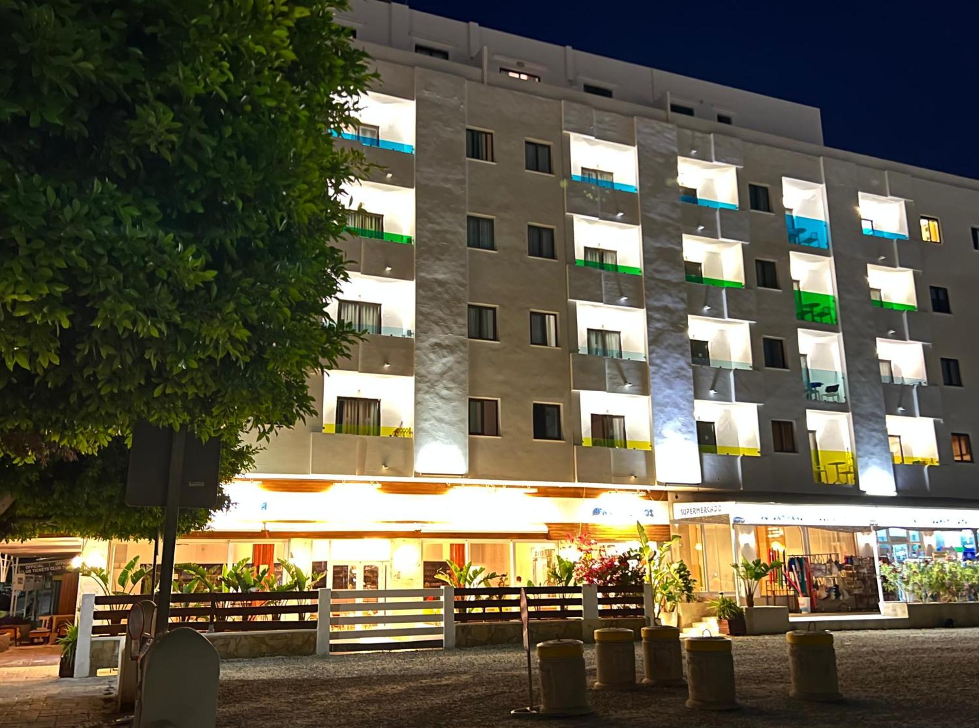 Aparthotel Boutique Poniente Playa Sant Antoni de Portmany Extérieur photo
