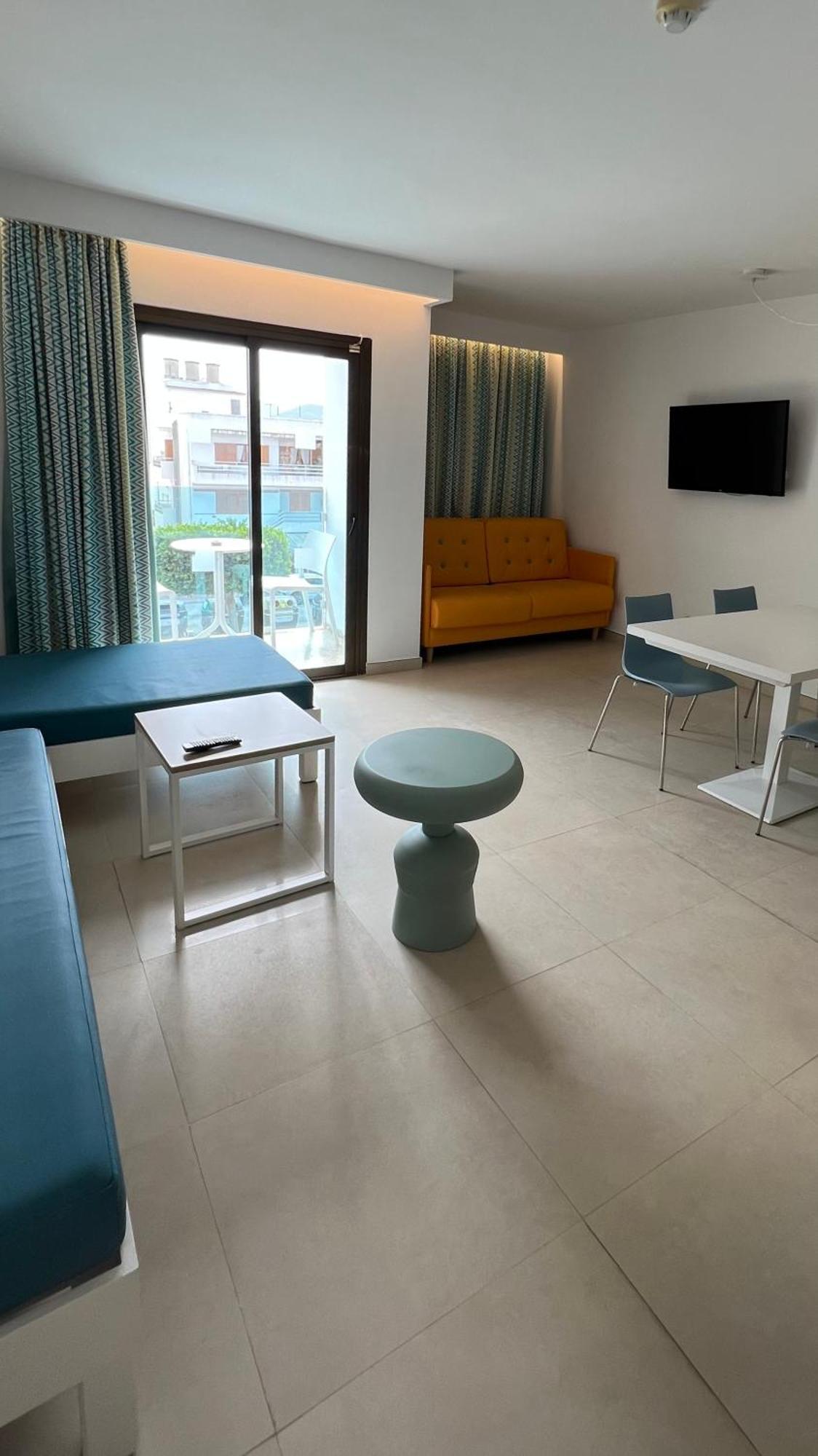 Aparthotel Boutique Poniente Playa Sant Antoni de Portmany Extérieur photo