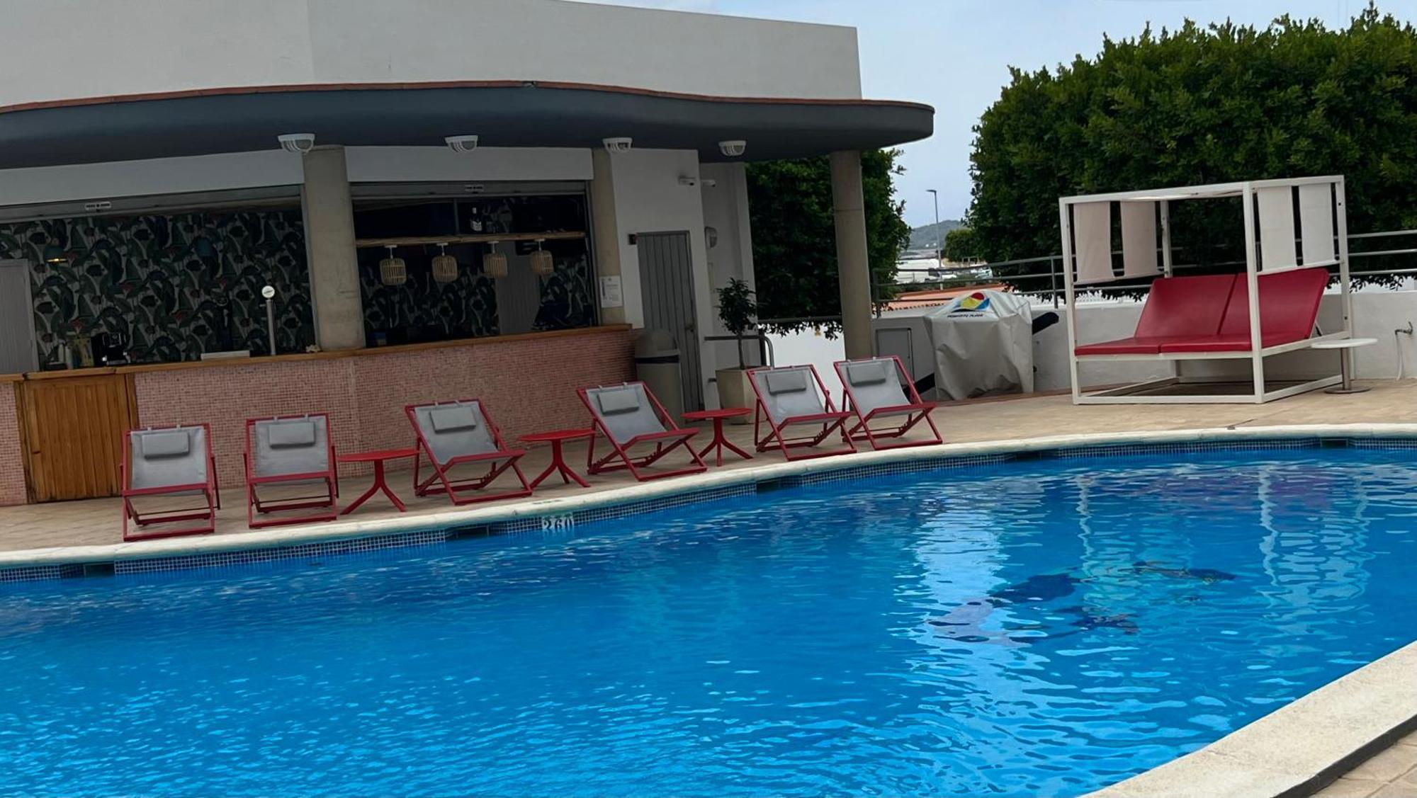 Aparthotel Boutique Poniente Playa Sant Antoni de Portmany Extérieur photo